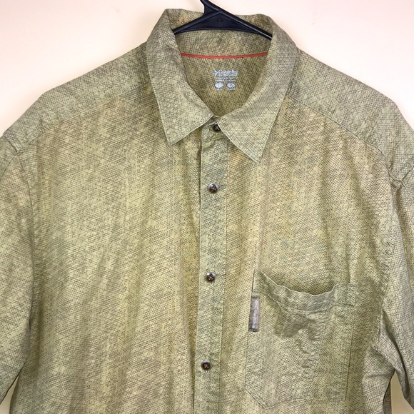 Columbia Men’s Patterned Green Black Button-Up Short Sleeve Shirt - Picture 2 of 10